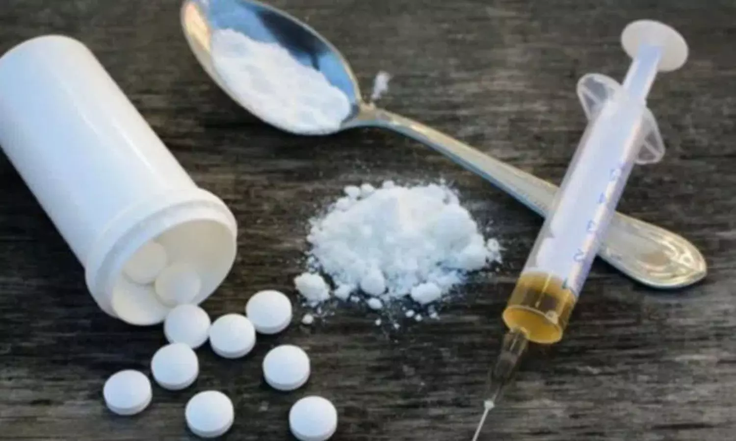 Drugs Gang Arrest: సైబరాబాద్ కమీషనరేట్ పరిధిలో డ్రగ్ పెడ్లర్ ముఠా అరెస్టు Drugs Gang Arrest: సైబరాబాద్ కమీషనరేట్ పరిధిలో డ్రగ్ పెడ్లర్ ముఠా అరెస్టు