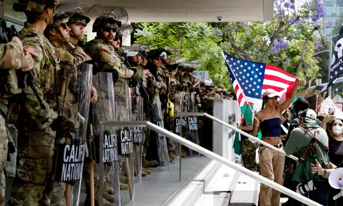 అమెరికాలో అక్రమ వలసదారుల ఏరివేతపై కలకలం