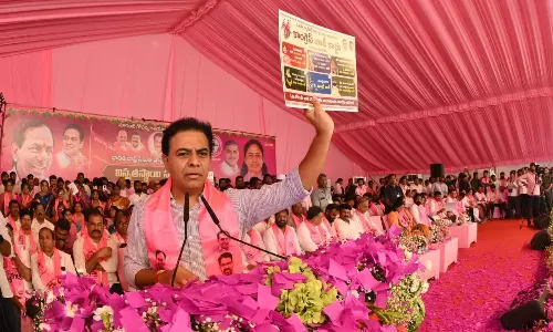 KTR: జూబ్లీహిల్స్ బై ఎలక్షన్.. కారు, బుల్డోజర్కు మధ్య జరుగుతున్న ఎన్నిక KTR: జూబ్లీహిల్స్ బై ఎలక్షన్.. కారు, బుల్డోజర్కు మధ్య జరుగుతున్న ఎన్నిక