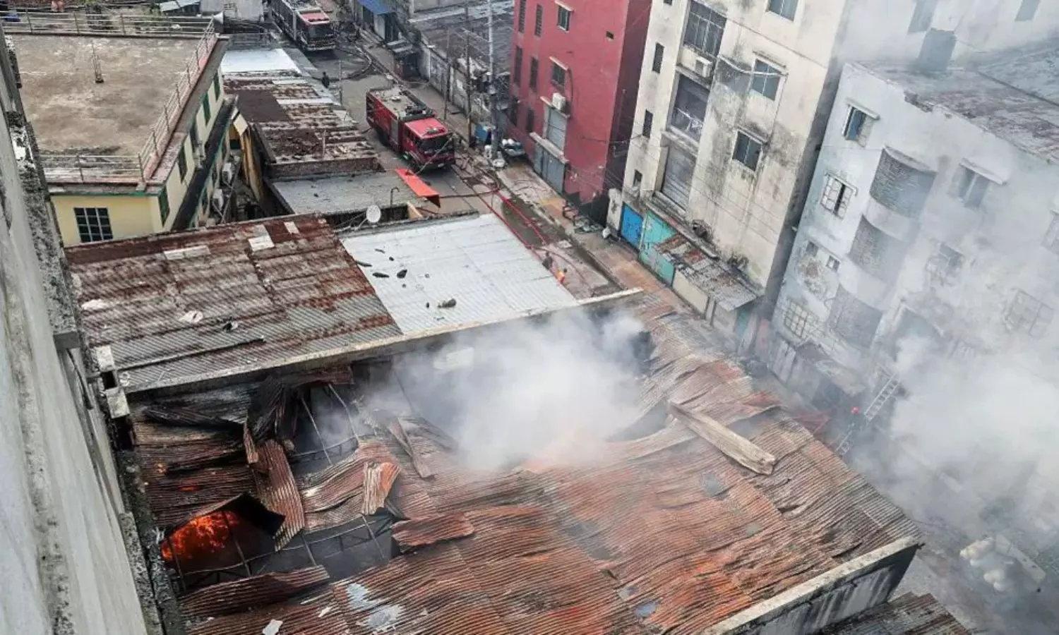 బంగ్లాదేశ్లో భారీ అగ్ని ప్రమాదం.. 16 మంది మృతి, ఎనిమిది మందికి గాయాలు బంగ్లాదేశ్లో భారీ అగ్ని ప్రమాదం.. 16 మంది మృతి, ఎనిమిది మందికి గాయాలు