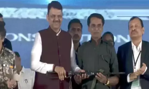 Mallojula Venugopal: మహారాష్ట్ర సీఎం ఎదుట లొంగిపోయిన మల్లోజుల Mallojula Venugopal: మహారాష్ట్ర సీఎం ఎదుట లొంగిపోయిన మల్లోజుల