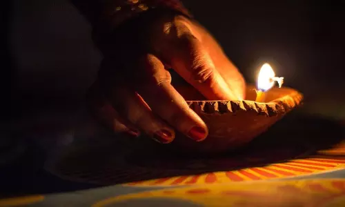 Deepavali: పాత మట్టి దీపాలను తిరిగి వెలిగించవచ్చా? Deepavali: పాత మట్టి దీపాలను తిరిగి వెలిగించవచ్చా?