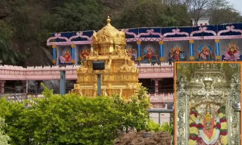 Vijayawada: విజయవాడ దుర్గమ్మ ఆలయంలో భవాని దీక్షలకు ఏర్పాట్లు Vijayawada: విజయవాడ దుర్గమ్మ ఆలయంలో భవాని దీక్షలకు ఏర్పాట్లు