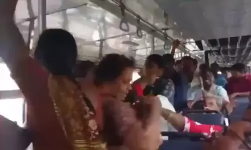 ఎన్టీఆర్ జిల్లాలో ఆర్టీసీ బస్సులో హైడ్రామా: మహిళపై ఫిర్యాదు