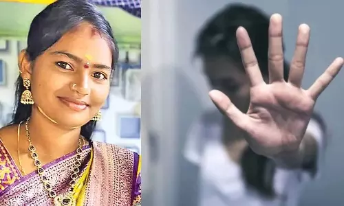 Khammam: కోరిక తీర్చాలని రౌడీ షీటర్ వేధింపులు.. టార్చర్ భరించలేక వివాహిత ఆత్మహత్య Khammam: కోరిక తీర్చాలని రౌడీ షీటర్ వేధింపులు.. టార్చర్ భరించలేక వివాహిత ఆత్మహత్య