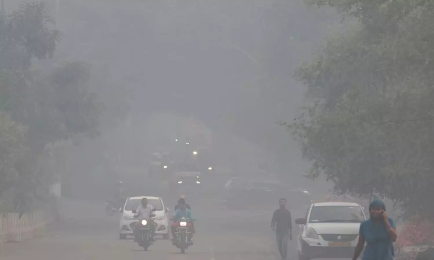 Delhi Air Quality: ఢిల్లీని కమ్మేసిన వాయు కాలుష్యం.. రెడ్ జోన్లో పలు ప్రాంతాలు Delhi Air Quality: ఢిల్లీని కమ్మేసిన వాయు కాలుష్యం.. రెడ్ జోన్లో పలు ప్రాంతాలు
