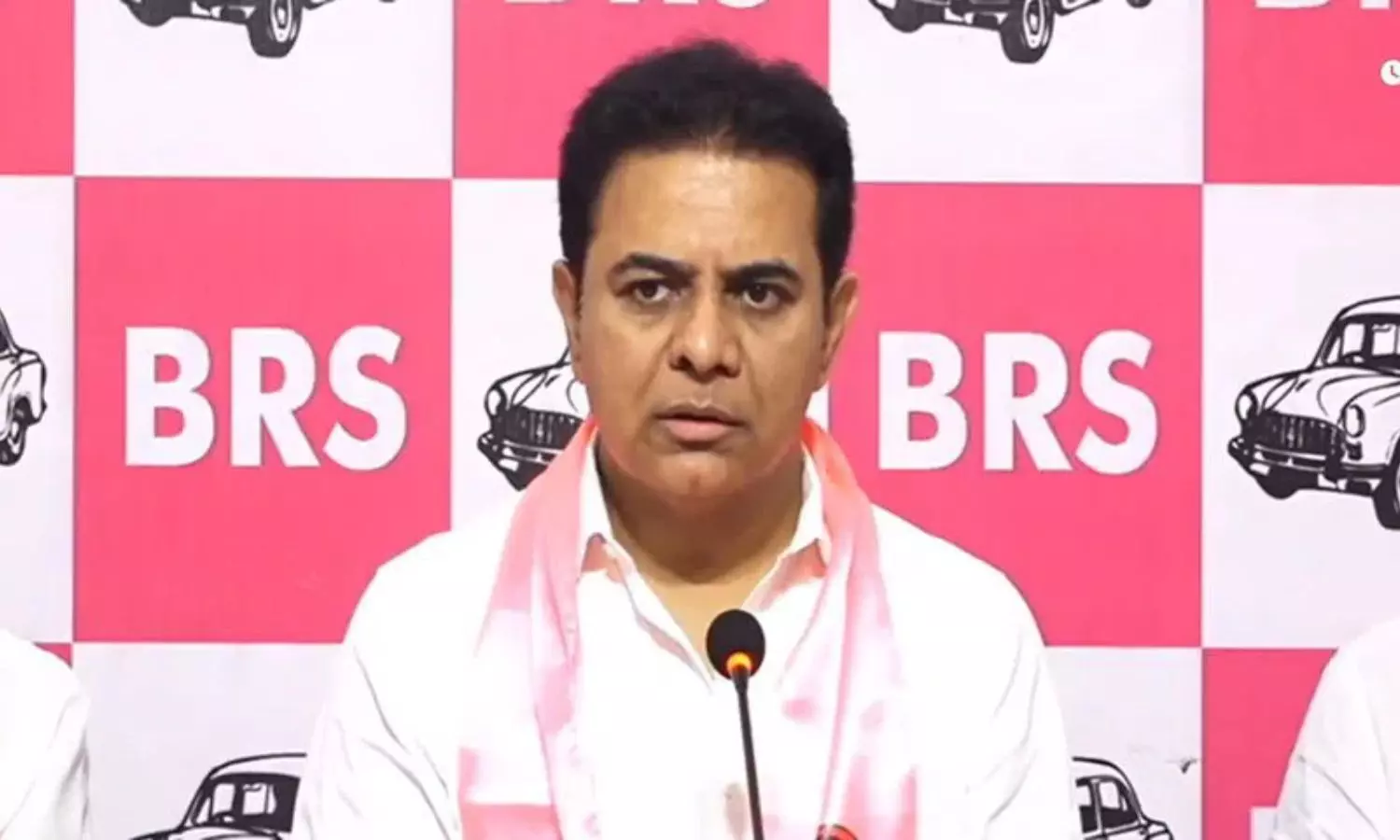 KTR: రాష్ట్రంలో దండుపాళ్యం ముఠా.. సీఎం అల్లుడు, మంత్రి కొడుకుపై కేటీఆర్ సంచలన ఆరోపణలు KTR: రాష్ట్రంలో దండుపాళ్యం ముఠా.. సీఎం అల్లుడు, మంత్రి కొడుకుపై కేటీఆర్ సంచలన ఆరోపణలు