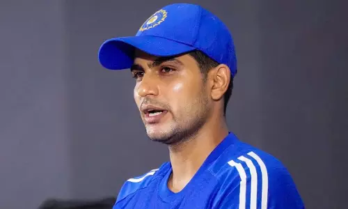 Video : శుభ్మన్ గిల్తో పాకిస్తాన్ అభిమానుల అనుచిత ప్రవర్తన, మొదట చేయి కలిపి, ఆపై… Video : శుభ్మన్ గిల్తో పాకిస్తాన్ అభిమానుల అనుచిత ప్రవర్తన, మొదట చేయి కలిపి, ఆపై…