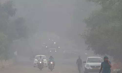 Delhi Air Quality: ఢిల్లీని కమ్మేసిన వాయు కాలుష్యం.. రెడ్ జోన్లో పలు ప్రాంతాలు Delhi Air Quality: ఢిల్లీని కమ్మేసిన వాయు కాలుష్యం.. రెడ్ జోన్లో పలు ప్రాంతాలు