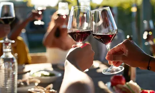 Red Wine : రెడ్ వైన్ ఆరోగ్యానికి మంచిదా ? నిజంగానే గుండెకు మేలు చేస్తుందా ?