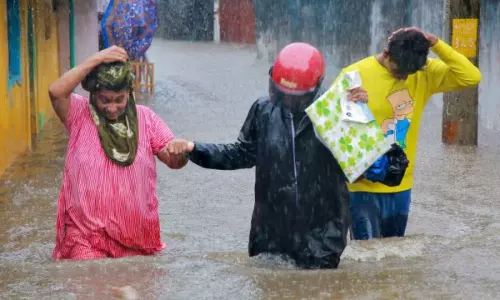 తమిళనాడులో భారీ వర్షాలు.. చన్నై సహా 8 జిల్లాలకు ఆరెంజ్ అలర్ట్ తమిళనాడులో భారీ వర్షాలు.. చన్నై సహా 8 జిల్లాలకు ఆరెంజ్ అలర్ట్