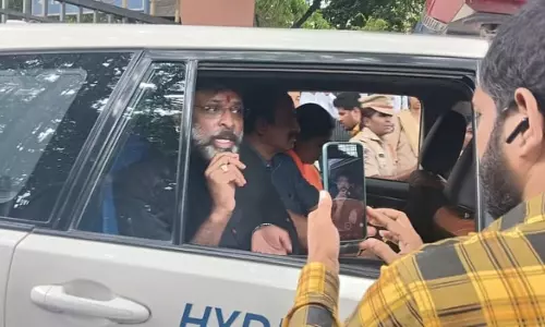 Chikoti Praveen: గో రక్షకుడిపై దాడి: కాంగ్రెస్ పాలనలో భద్రత లేదు, నిందితుడిని అరెస్ట్ చేయాలి Chikoti Praveen: గో రక్షకుడిపై దాడి: కాంగ్రెస్ పాలనలో భద్రత లేదు, నిందితుడిని అరెస్ట్ చేయాలి