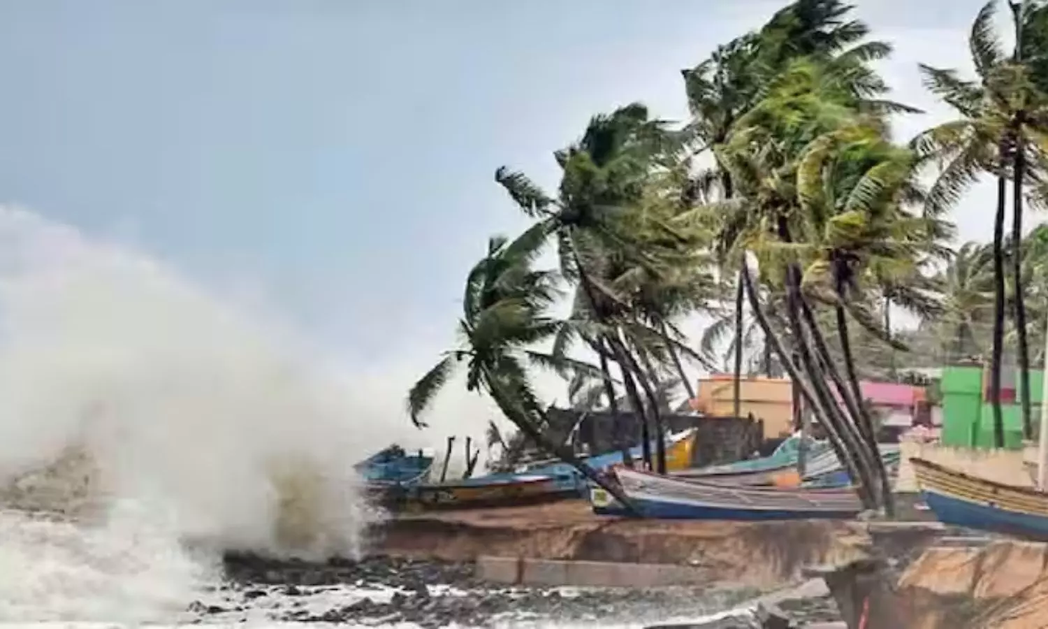 Weather Update: బంగాళాఖాతంలో ఇవాళ మరో అల్పపీడనం.. ఏపీలో మరో 4 రోజులు వర్షాలు Weather Update: బంగాళాఖాతంలో ఇవాళ మరో అల్పపీడనం.. ఏపీలో మరో 4 రోజులు వర్షాలు