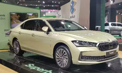 స్కోడా సూపర్బ్ 2.0 టీడీఐ: ఒక్క ఫుల్ ట్యాంక్తో దిల్లీ నుంచి కన్యాకుమారికి ప్రయాణం! స్కోడా సూపర్బ్ 2.0 టీడీఐ: ఒక్క ఫుల్ ట్యాంక్తో దిల్లీ నుంచి కన్యాకుమారికి ప్రయాణం!