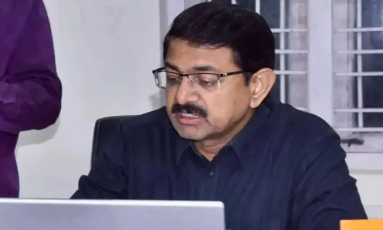 Cyclone Montha: మొంథా తుపానును ఎదుర్కోడానికి సిద్ధం: కలెక్టర్ Cyclone Montha: మొంథా తుపానును ఎదుర్కోడానికి సిద్ధం: కలెక్టర్