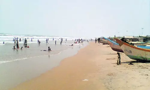 Cyclone Montha Alert: మొంథా తుఫాన్ నేపథ్యంలో సూర్యలంక బీచ్ మూసివేత