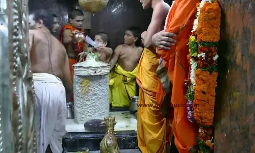 Karthika Monday: శివనామస్మరణతో మార్మోగుతున్న శైవక్షేత్రాలు