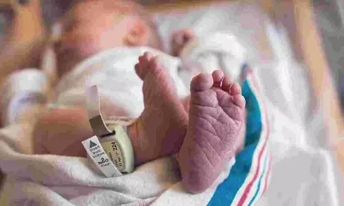 Suryapet: ఎల్లాపురం తండాలో శిశు విక్రయం కలకలం Suryapet: ఎల్లాపురం తండాలో శిశు విక్రయం కలకలం