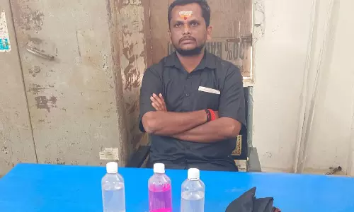 ములకలపల్లి తహసీల్దార్ కార్యాలయం లో ఏసీబీ దాడి చిక్కిన గ్రామ పరిపాలనధికారి. ములకలపల్లి తహసీల్దార్ కార్యాలయం లో ఏసీబీ దాడి చిక్కిన గ్రామ పరిపాలనధికారి.