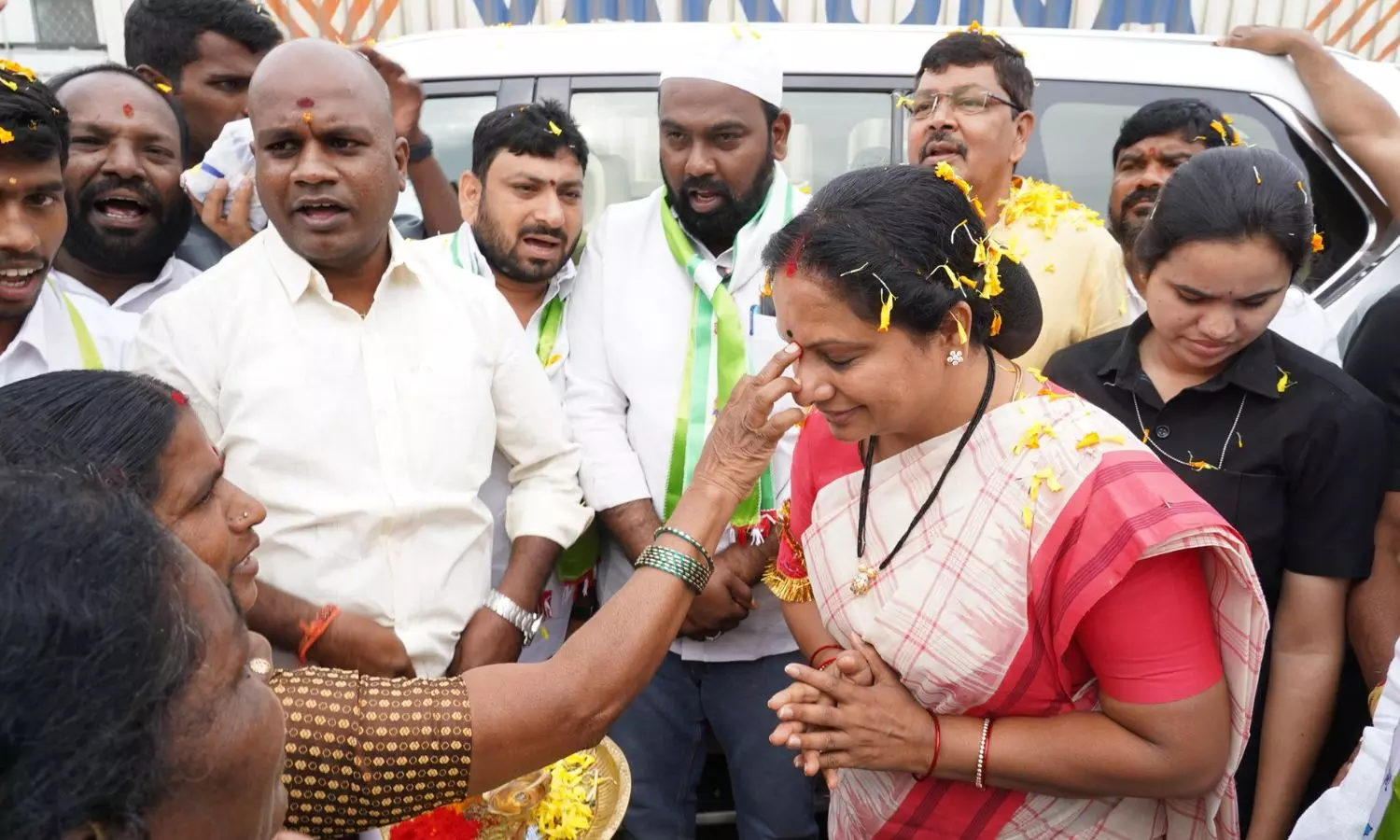 Kalvakuntla Kavitha: భూ బాధితులకు రూ.25లక్షల పరిహారం ఇవ్వాలి