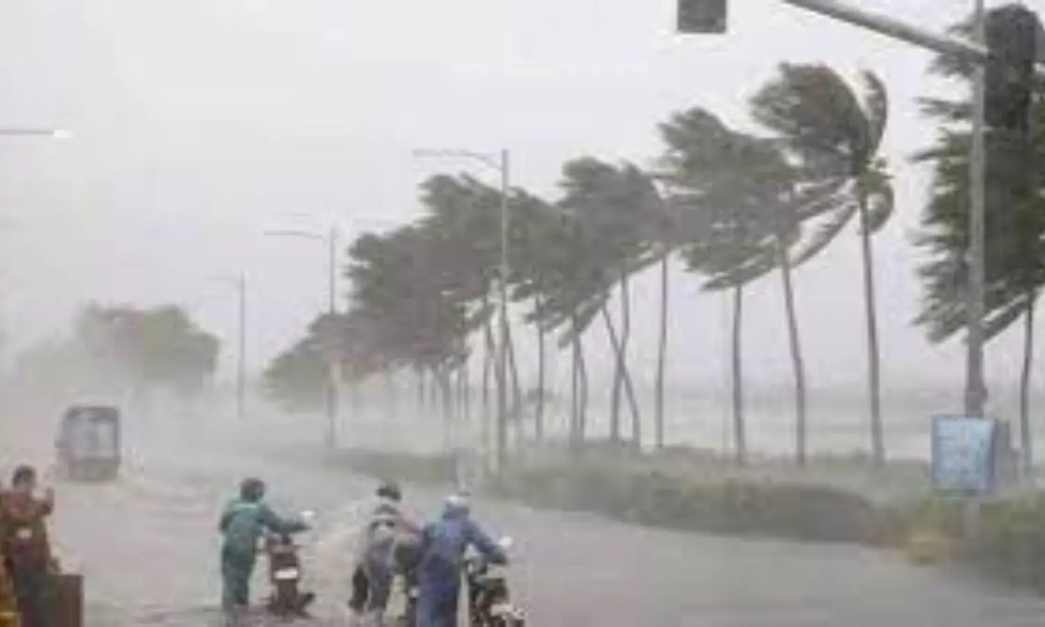 Cyclone Montha: పశ్చిమ బంగాళాఖాతంలో కేంద్రీకృతమైన మొంథా తుఫాన్.. గంటకు 10 కి.మీ వేగంతో కదులుతున్న తుఫాన్ Cyclone Montha: పశ్చిమ బంగాళాఖాతంలో కేంద్రీకృతమైన మొంథా తుఫాన్.. గంటకు 10 కి.మీ వేగంతో కదులుతున్న తుఫాన్
