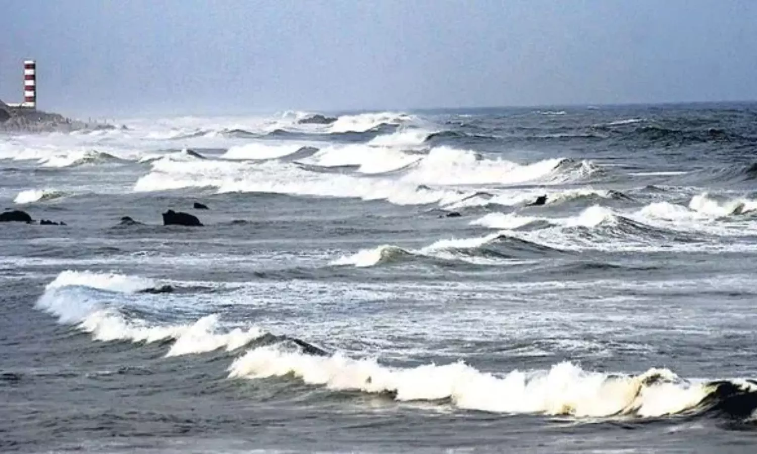 Cyclone Montha: ముంచుకొస్తున్న మొంథా తుఫాన్.. రాత్రికి కాకినాడ సమీపంలో తీరం దాటే ఛాన్స్ Cyclone Montha: ముంచుకొస్తున్న మొంథా తుఫాన్.. రాత్రికి కాకినాడ సమీపంలో తీరం దాటే ఛాన్స్
