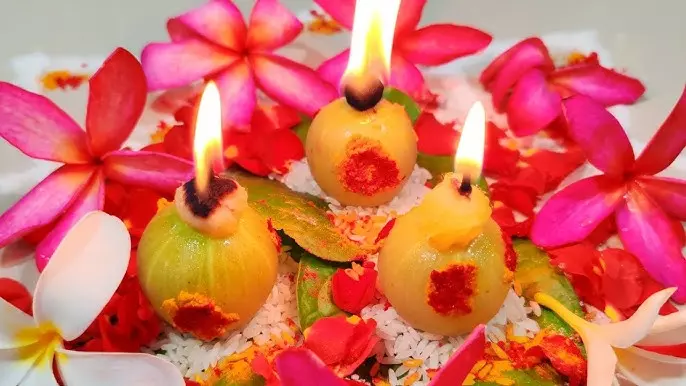 Karthika Masam: ఉసిరి దీపం ఎందుకు వెలిగిస్తారు? ఎలా పెట్టాలి? తెలుసుకోండి Karthika Masam: ఉసిరి దీపం ఎందుకు వెలిగిస్తారు? ఎలా పెట్టాలి? తెలుసుకోండి