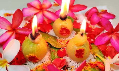 Karthika Masam: ఉసిరి దీపం ఎందుకు వెలిగిస్తారు? ఎలా పెట్టాలి? తెలుసుకోండి Karthika Masam: ఉసిరి దీపం ఎందుకు వెలిగిస్తారు? ఎలా పెట్టాలి? తెలుసుకోండి