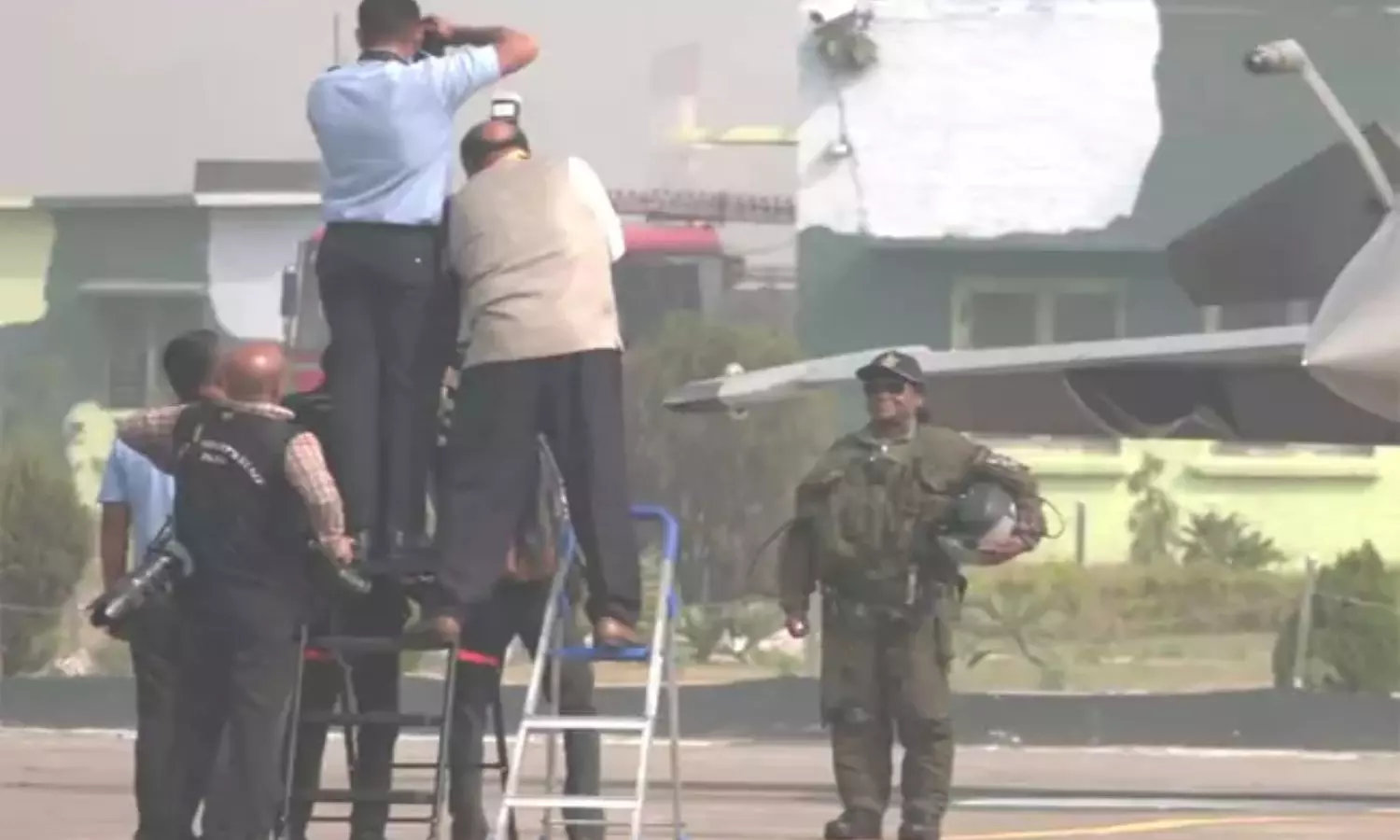 President Murmu: రఫేల్‌ యుద్ధ విమానంలో విహరించిన రాష్ట్రపతి ముర్ము