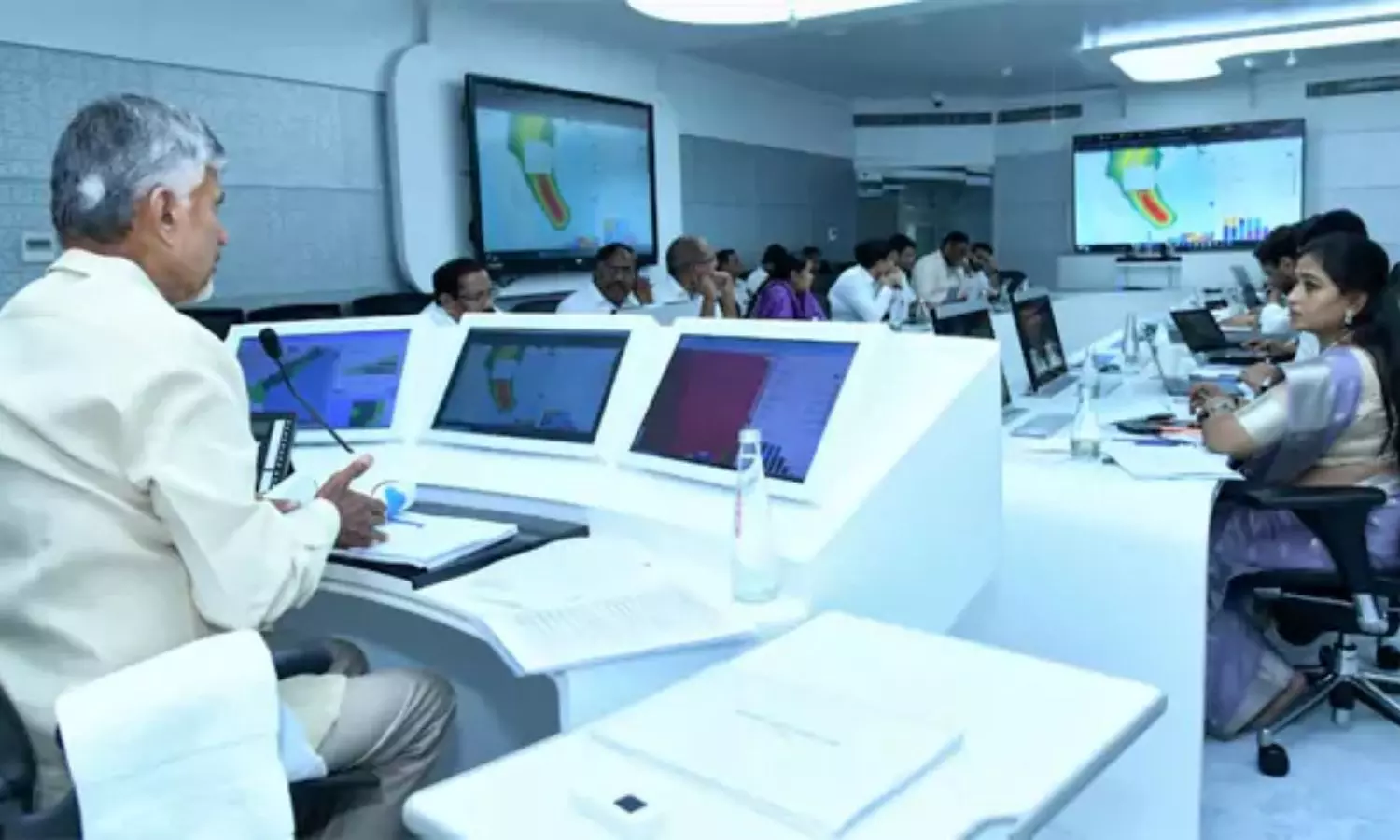 Cyclone Montha: మొంథా తుఫాన్ తాజా పరిస్థితులపై సీఎం చంద్రబాబు సమీక్ష Cyclone Montha: మొంథా తుఫాన్ తాజా పరిస్థితులపై సీఎం చంద్రబాబు సమీక్ష