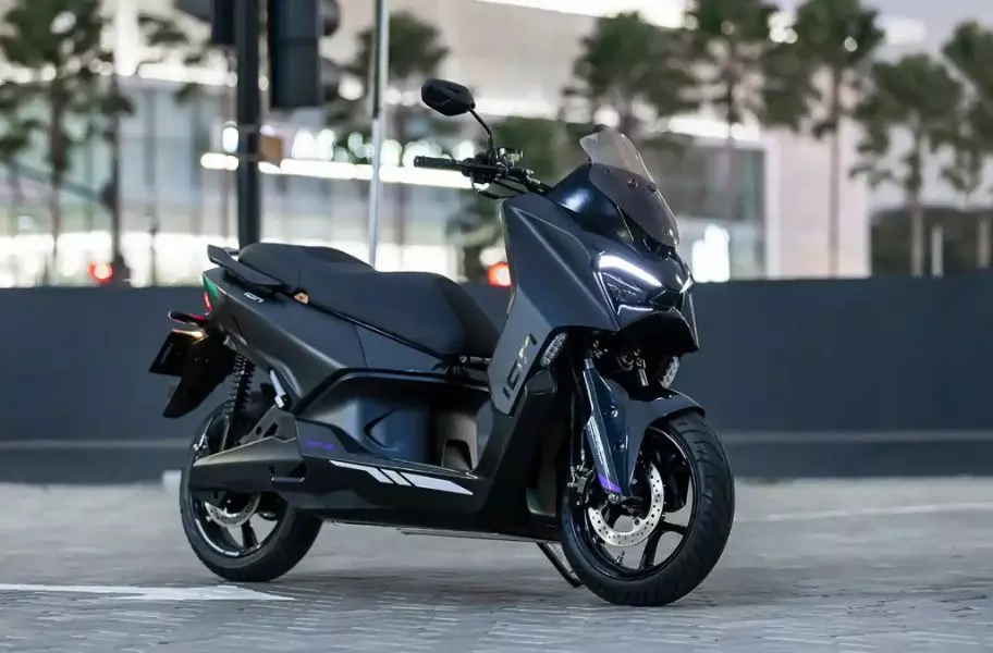 2026 TVS M1-S: టీవీఎస్ మ్యాక్సీ ఎలక్ట్రిక్ స్కూటర్.. సింగిల్ ఛార్జ్పై 150KM రేంజ్..! 2026 TVS M1-S: టీవీఎస్ మ్యాక్సీ ఎలక్ట్రిక్ స్కూటర్.. సింగిల్ ఛార్జ్పై 150KM రేంజ్..!