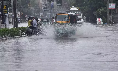Cyclone Montha: వికారాబాద్ జిల్లాలో దంచికొడుతున్న వర్షాలు.. వర్షాల కారణంగా విద్యాసంస్థలకు సెలవు Cyclone Montha: వికారాబాద్ జిల్లాలో దంచికొడుతున్న వర్షాలు.. వర్షాల కారణంగా విద్యాసంస్థలకు సెలవు