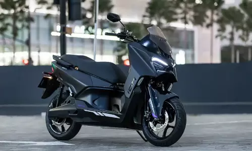 2026 TVS M1-S: టీవీఎస్ మ్యాక్సీ ఎలక్ట్రిక్ స్కూటర్.. సింగిల్ ఛార్జ్పై 150KM రేంజ్..! 2026 TVS M1-S: టీవీఎస్ మ్యాక్సీ ఎలక్ట్రిక్ స్కూటర్.. సింగిల్ ఛార్జ్పై 150KM రేంజ్..!