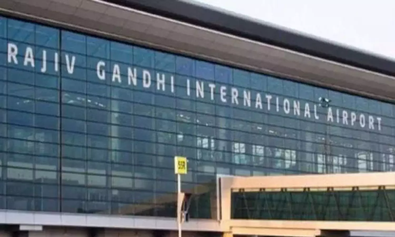 Shamshabad Airport: శంషాబాద్ ఎయిర్‌పోర్ట్‌లో లైవ్ బుల్లెట్ కలకలం