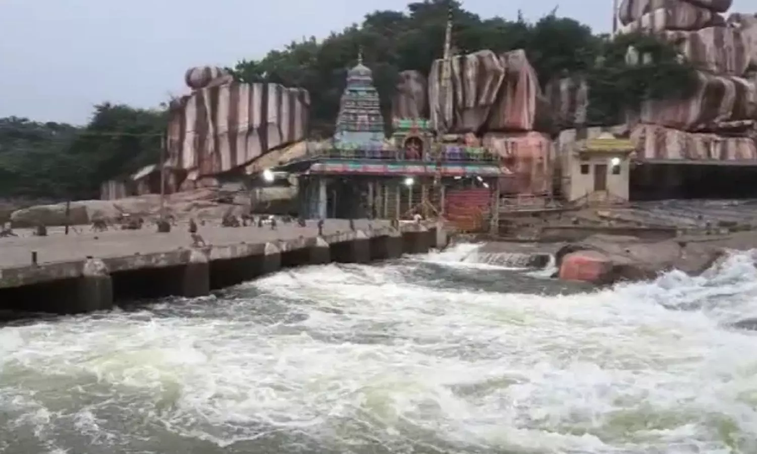 Medak: రెండో రోజు ఏడుపాయల ఆలయం మూసివేత