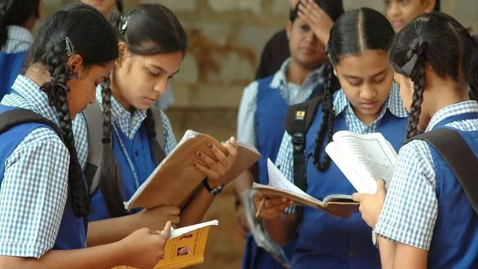 Telangana SSC Exam: తెలంగాణలో పదో తరగతి ఫైనల్ పరీక్ష ఫీజు చెల్లింపు షెడ్యూల్ ప్రకటించిన విద్యాశాఖ Telangana SSC Exam: తెలంగాణలో పదో తరగతి ఫైనల్ పరీక్ష ఫీజు చెల్లింపు షెడ్యూల్ ప్రకటించిన విద్యాశాఖ