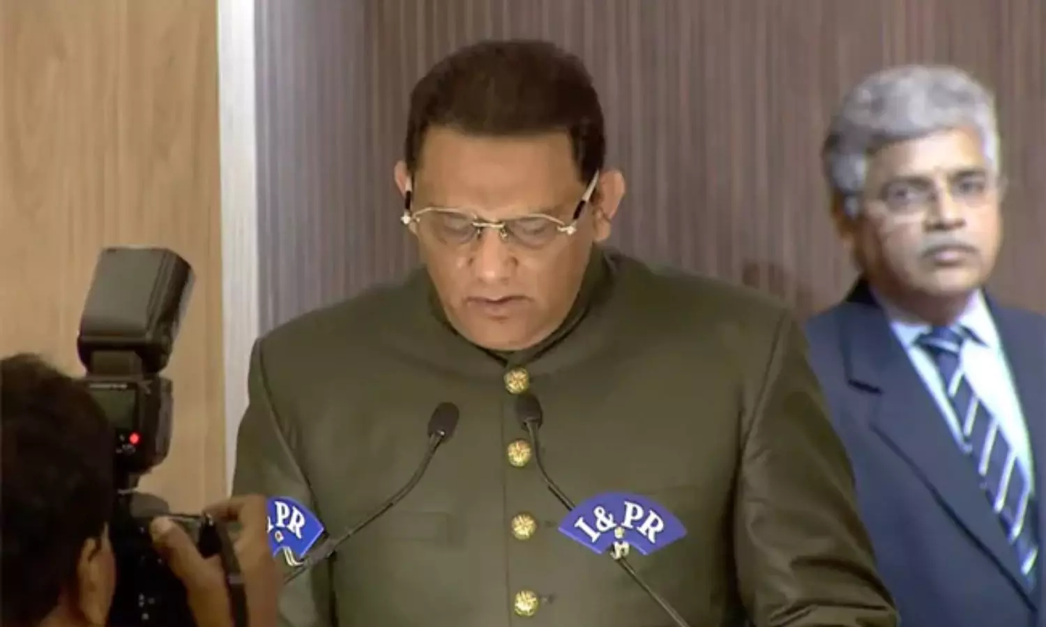 Azharuddin: మంత్రిగా ప్రమాణం చేసిన అజారుద్దీన్ Azharuddin: మంత్రిగా ప్రమాణం చేసిన అజారుద్దీన్