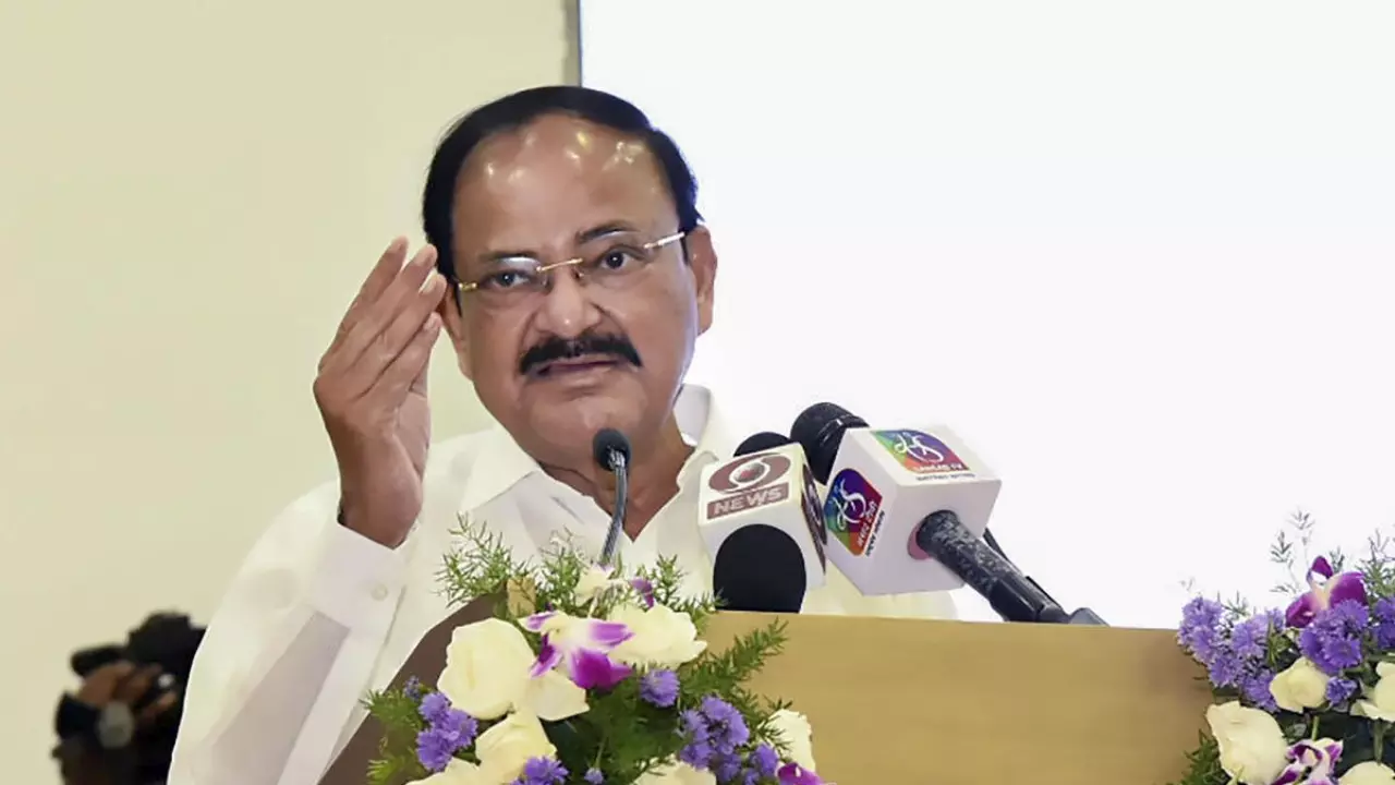 కశ్మీర్ నుండి కన్యాకుమారి వరకు భారత్ ఒక్కటే: నిజామాబాద్లో వెంకయ్యనాయుడు కశ్మీర్ నుండి కన్యాకుమారి వరకు భారత్ ఒక్కటే: నిజామాబాద్లో వెంకయ్యనాయుడు