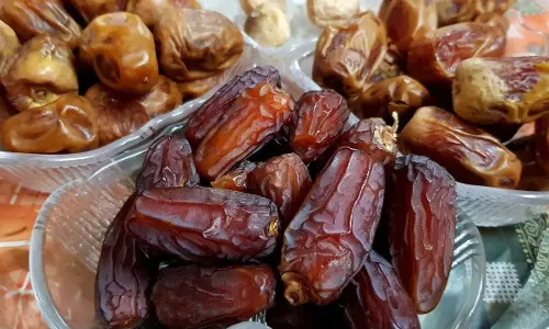 Dates : చలికాలంలో ఖర్జూరం ఎందుకు ఎక్కువగా తినాలి? ఎందుకో తెలుసా ? Dates : చలికాలంలో ఖర్జూరం ఎందుకు ఎక్కువగా తినాలి? ఎందుకో తెలుసా ?