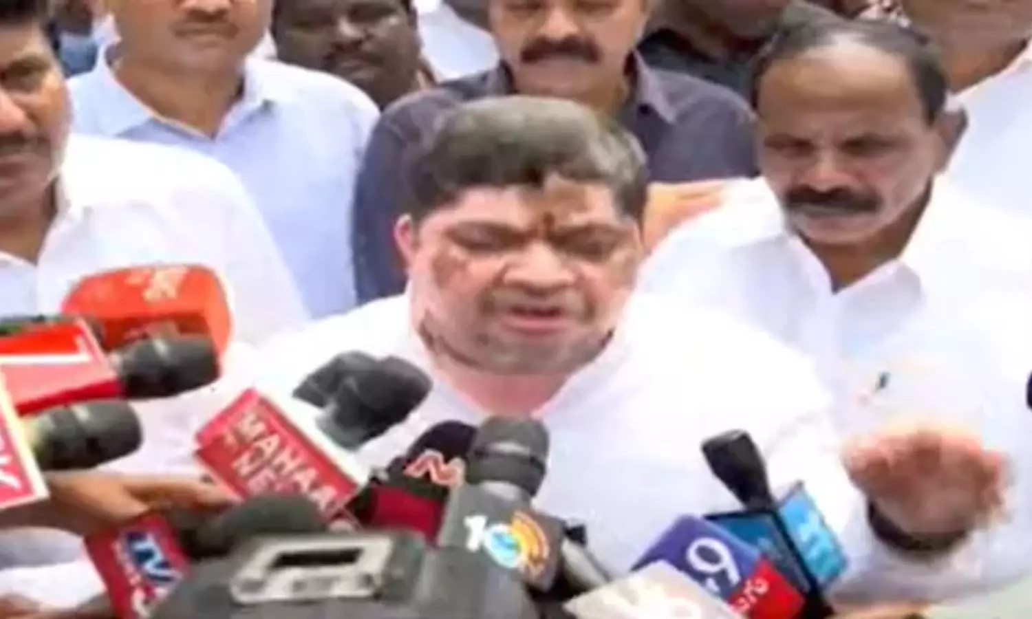 Chevella Road Accident: చేవెళ్ల ఘటన.. మృతుల కుటుంబాలకు రూ.5 లక్షల చొప్పున ప్రకటన Chevella Road Accident: చేవెళ్ల ఘటన.. మృతుల కుటుంబాలకు రూ.5 లక్షల చొప్పున ప్రకటన