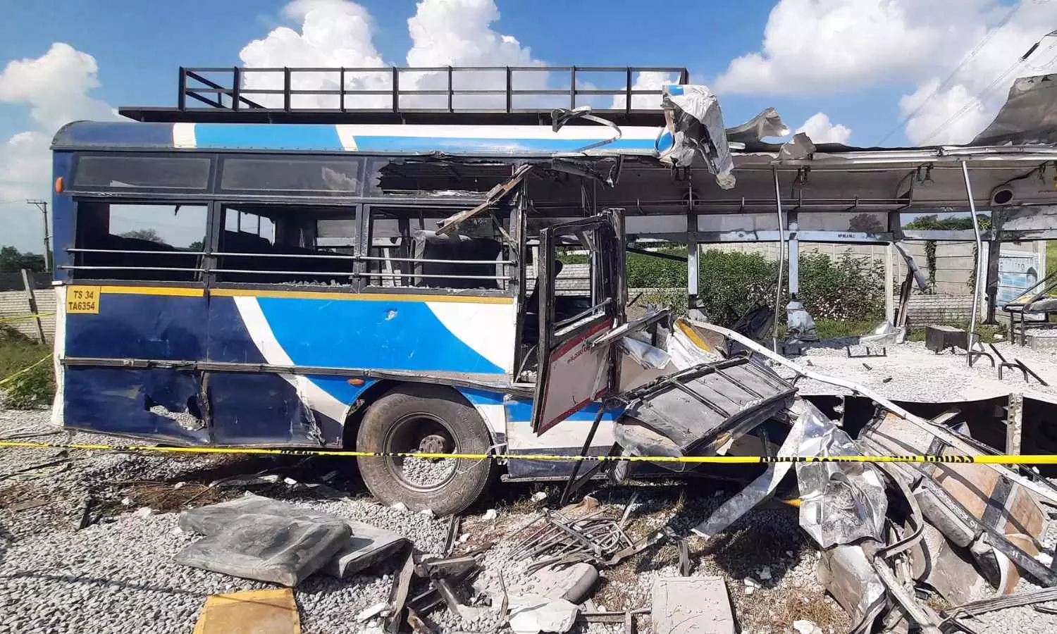 చేవెళ్ల బస్సు ప్రమాదం: 19 మంది మృతి, బాధిత కుటుంబాలకు రూ.7 లక్షల సాయం