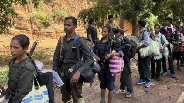 లొంగిపోయిన సహచరులపై మావోయిస్టుల సంచలన వీడియో