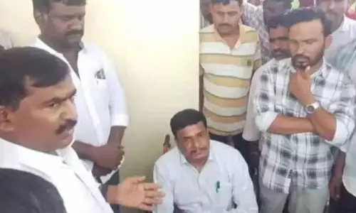 నల్గొండ జిల్లా మర్రిగూడలో పత్తి రైతుల నిరసన