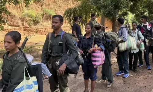 లొంగిపోయిన సహచరులపై మావోయిస్టుల సంచలన వీడియో లొంగిపోయిన సహచరులపై మావోయిస్టుల సంచలన వీడియో