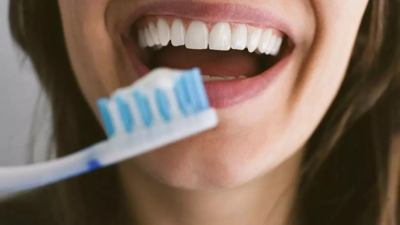 Dental Health : ఉదయం, సాయంత్రం.. ఏ సమయంలో బ్రష్ చేయడం ఎక్కువ లాభం?