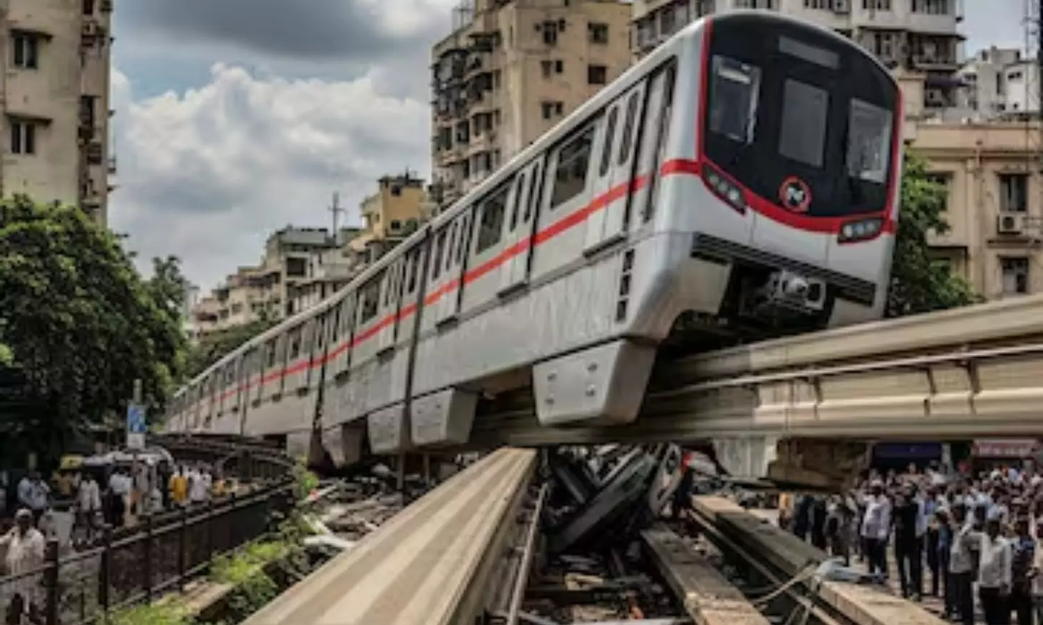 Mumbai Mono Train Accident: ముంబైలో రైలు ప్రమాదం.. పట్టాలు తప్పిన మోనో రైలు Mumbai Mono Train Accident: ముంబైలో రైలు ప్రమాదం.. పట్టాలు తప్పిన మోనో రైలు