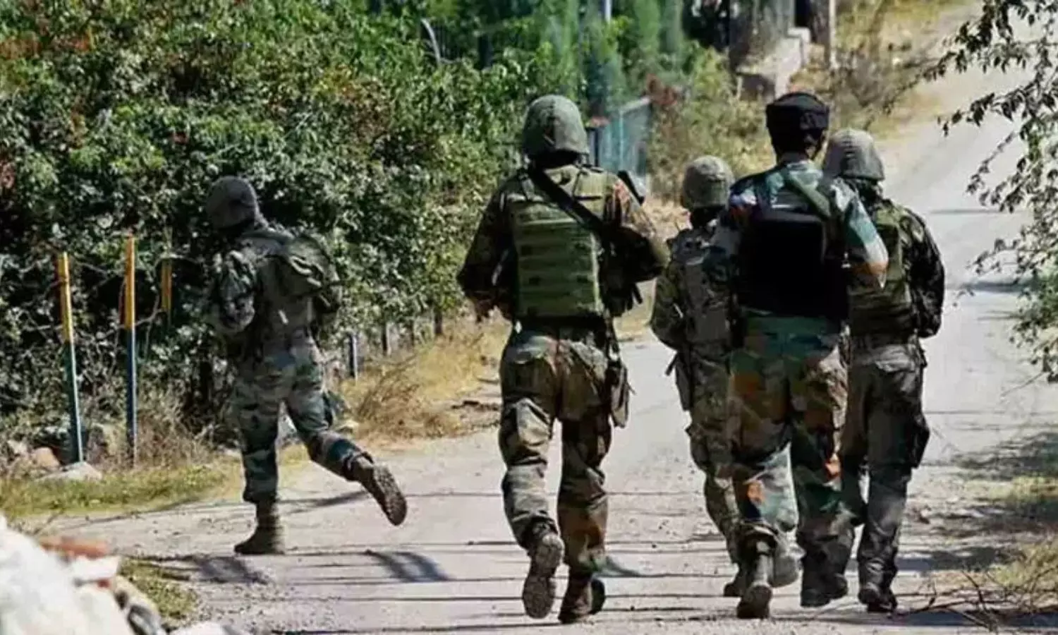 Operation Chhatru: జమ్మూకశ్మీర్లో ఆపరేషన్ ఛత్రు: భద్రతా బలగాలు - ఉగ్రవాదుల మధ్య ఎదురుకాల్పులు Operation Chhatru: జమ్మూకశ్మీర్లో ఆపరేషన్ ఛత్రు: భద్రతా బలగాలు - ఉగ్రవాదుల మధ్య ఎదురుకాల్పులు