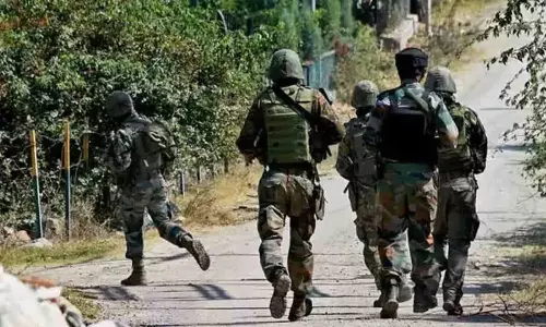 Operation Chhatru: జమ్మూకశ్మీర్లో ఆపరేషన్ ఛత్రు: భద్రతా బలగాలు - ఉగ్రవాదుల మధ్య ఎదురుకాల్పులు Operation Chhatru: జమ్మూకశ్మీర్లో ఆపరేషన్ ఛత్రు: భద్రతా బలగాలు - ఉగ్రవాదుల మధ్య ఎదురుకాల్పులు