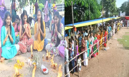 Karthika Pournami:వరంగల్ వేయి స్తంభాల గుడిలో కార్తీక పౌర్ణమి శోభ.. పోటెత్తిన భక్తులు Karthika Pournami:వరంగల్ వేయి స్తంభాల గుడిలో కార్తీక పౌర్ణమి శోభ.. పోటెత్తిన భక్తులు