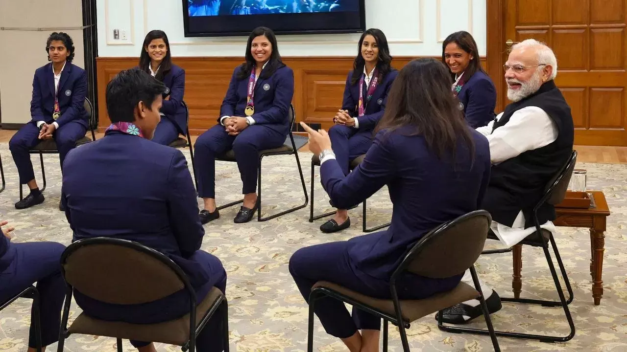 Team India : దీప్తి శర్మ జై శ్రీ రామ్ బయో, హనుమాన్ టాటూ.. ప్రధాని ప్రస్తావనతో ఆశ్చర్యపోయిన ఆల్రౌండర్! Team India : దీప్తి శర్మ జై శ్రీ రామ్ బయో, హనుమాన్ టాటూ.. ప్రధాని ప్రస్తావనతో ఆశ్చర్యపోయిన ఆల్రౌండర్!